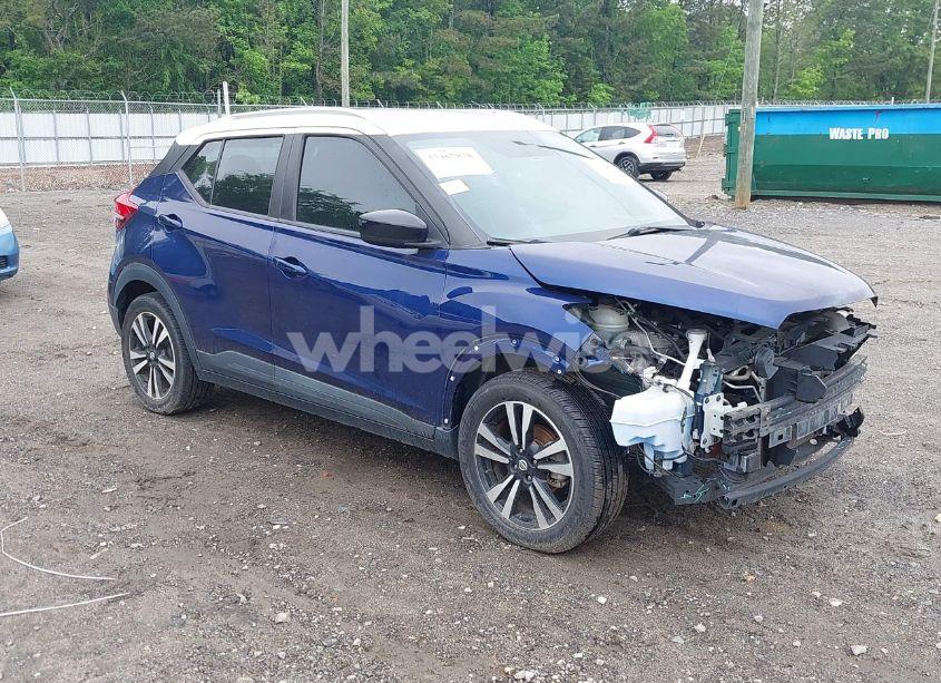 2018 Nissan Kicks SV (VIN 3N1CP5CU0JL529427) main photo