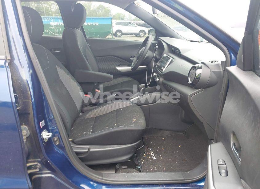 Photo 5 of 2018 Nissan Kicks SV (VIN 3N1CP5CU0JL529427)