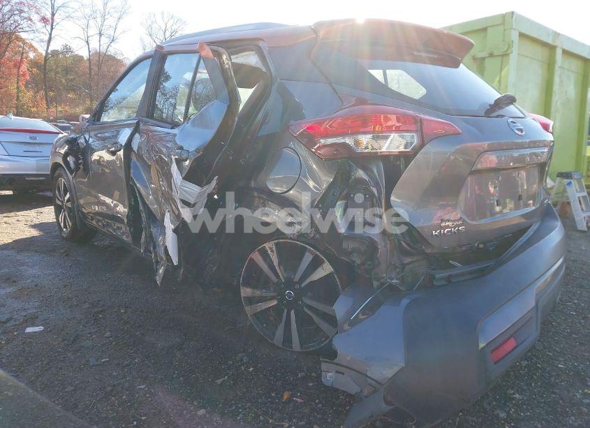 Photo 3 of 2018 Nissan Kicks SR (VIN 3N1CP5CU0JL545482)