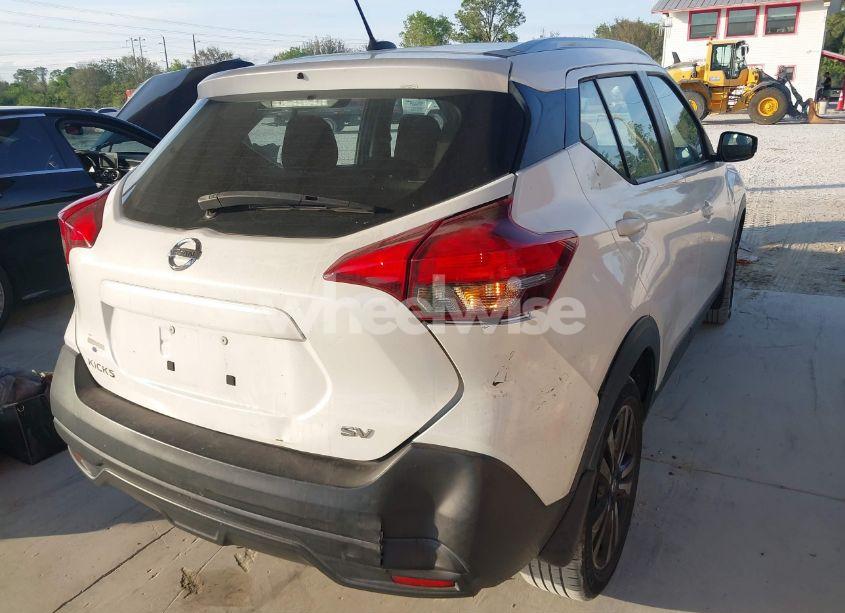 Photo 4 of 2018 Nissan Kicks SV (VIN 3N1CP5CU0JL546003)