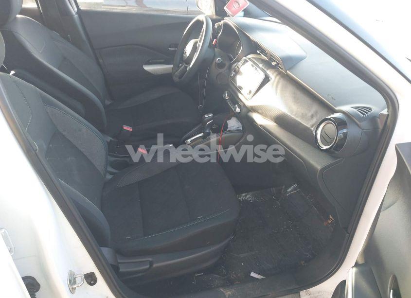 Photo 5 of 2018 Nissan Kicks SV (VIN 3N1CP5CU0JL546003)