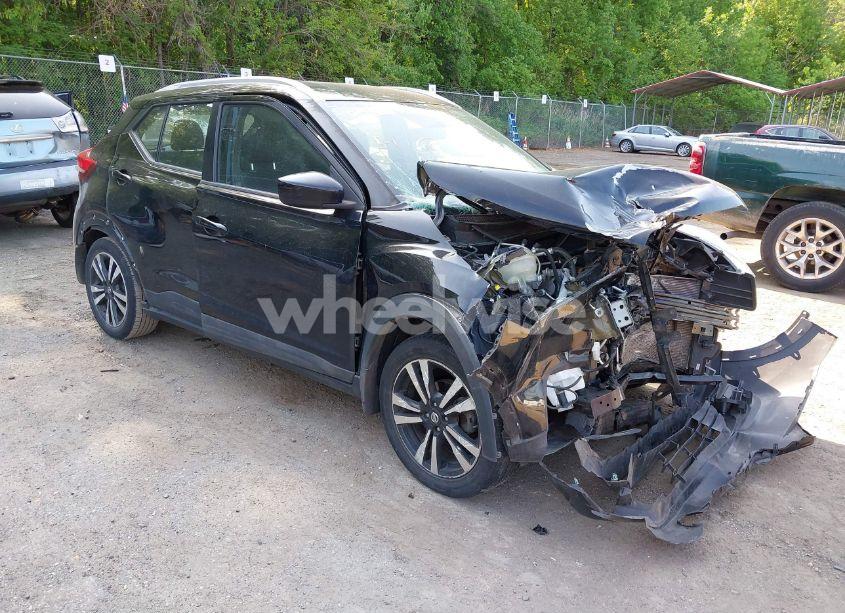 2019 Nissan Kicks SV (VIN 3N1CP5CU0KL477623) main photo