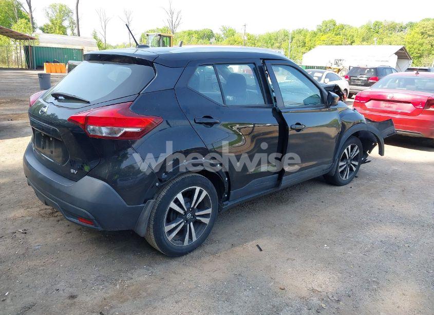 Photo 4 of 2019 Nissan Kicks SV (VIN 3N1CP5CU0KL477623)