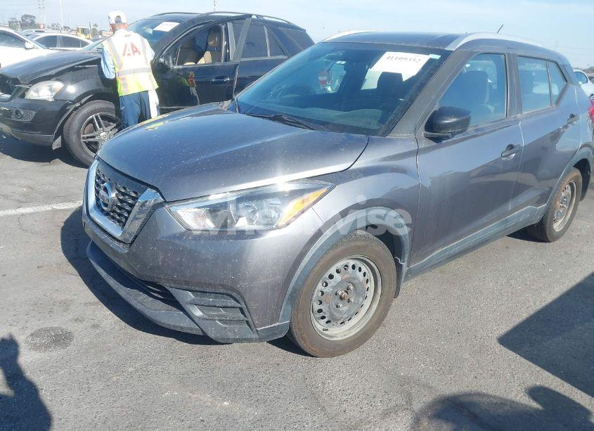 Photo 6 of 2019 Nissan Kicks S (VIN 3N1CP5CU0KL488766)