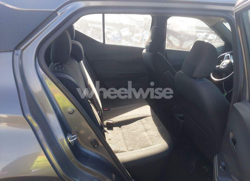 Photo 8 of 2019 Nissan Kicks S (VIN 3N1CP5CU0KL488766)