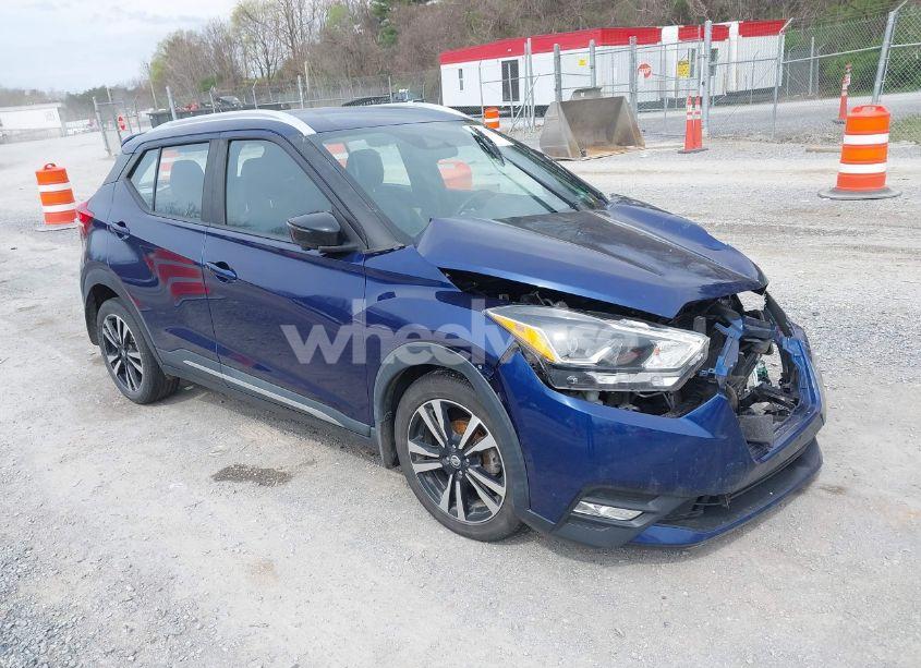 2019 Nissan Kicks SR (VIN 3N1CP5CU0KL499802) main photo