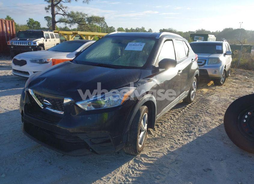 Photo 2 of 2019 Nissan Kicks S (VIN 3N1CP5CU0KL506604)