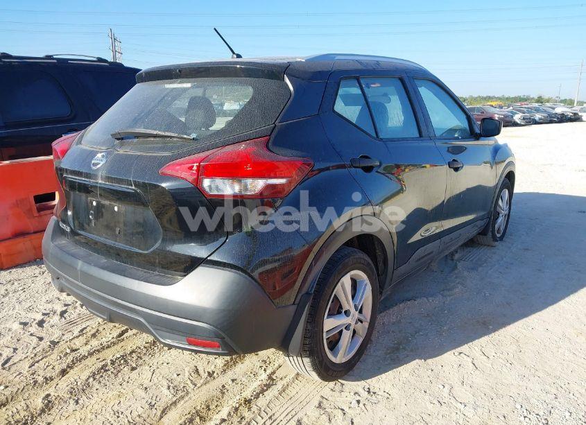 Photo 4 of 2019 Nissan Kicks S (VIN 3N1CP5CU0KL506604)