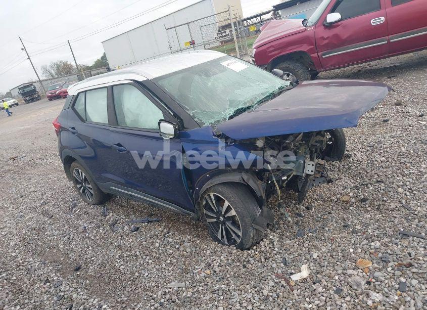 2019 Nissan Kicks SR (VIN 3N1CP5CU0KL521328) main photo