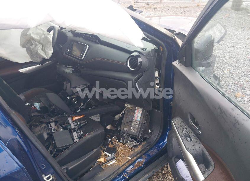 Photo 5 of 2019 Nissan Kicks SR (VIN 3N1CP5CU0KL521328)