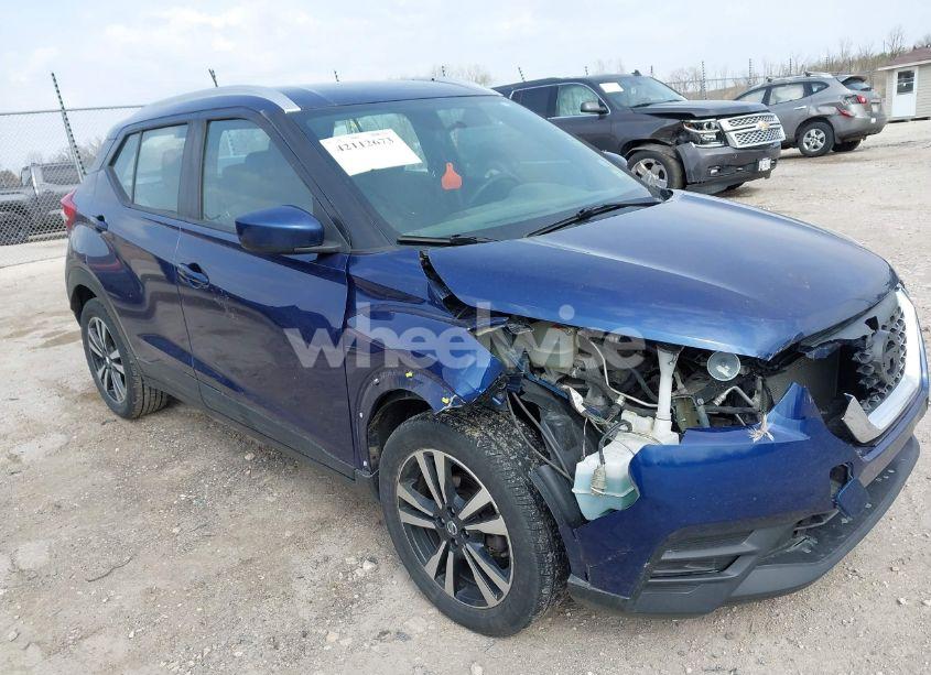 2019 Nissan Kicks SV (VIN 3N1CP5CU0KL527047) main photo