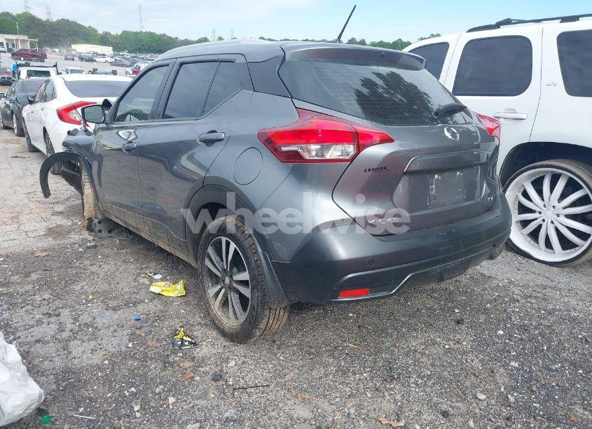 Photo 3 of 2019 Nissan Kicks SV (VIN 3N1CP5CU0KL536928)