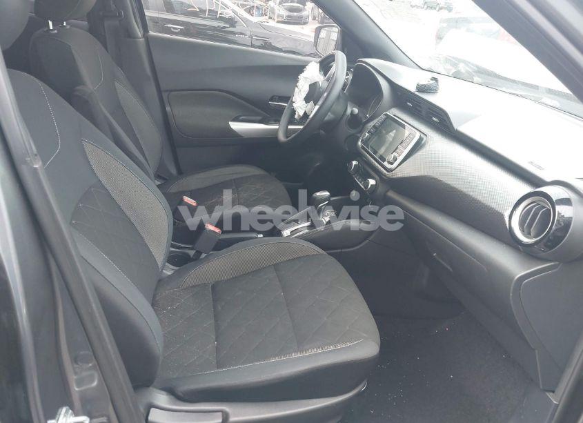 Photo 5 of 2019 Nissan Kicks SV (VIN 3N1CP5CU0KL536928)