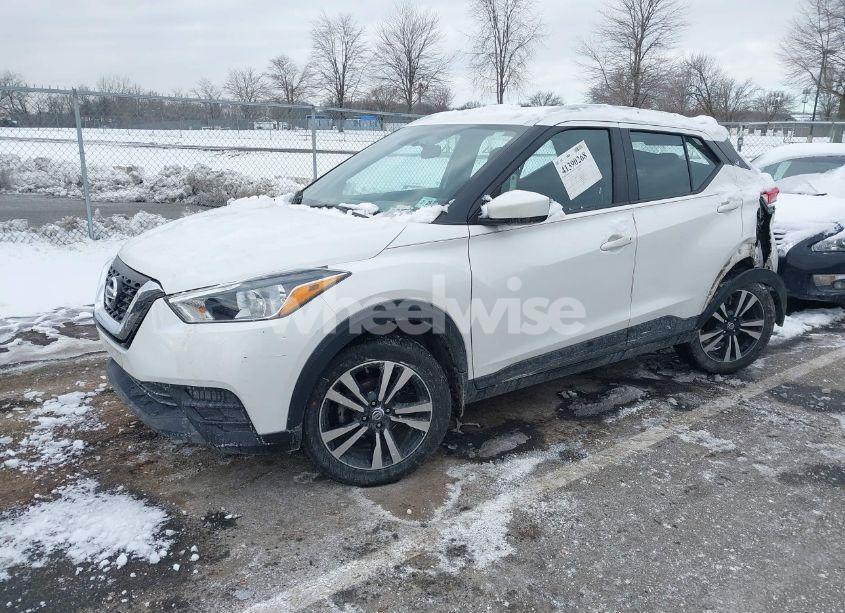 Photo 2 of 2019 Nissan Kicks SV (VIN 3N1CP5CU0KL542096)