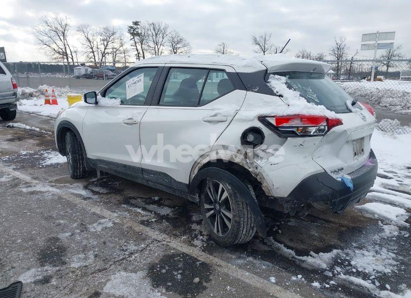 Photo 3 of 2019 Nissan Kicks SV (VIN 3N1CP5CU0KL542096)