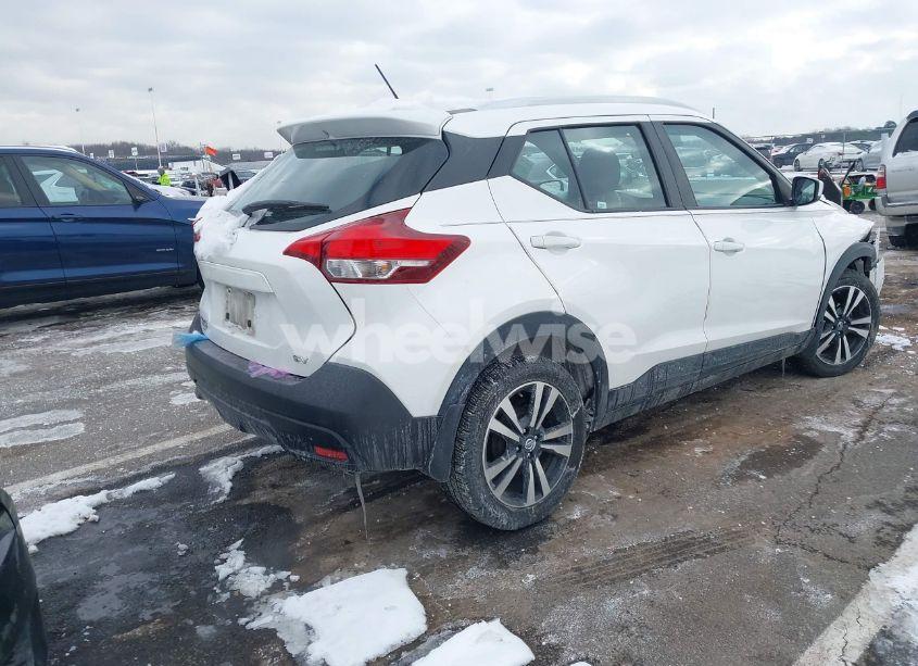 Photo 4 of 2019 Nissan Kicks SV (VIN 3N1CP5CU0KL542096)
