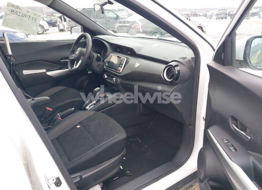 Photo 5 of 2019 Nissan Kicks SV (VIN 3N1CP5CU0KL542096)