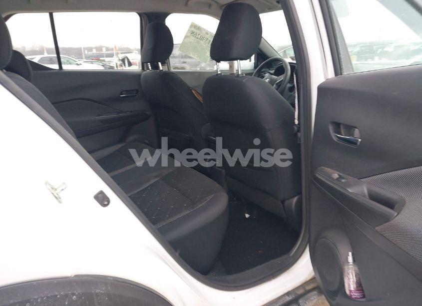 Photo 8 of 2019 Nissan Kicks SV (VIN 3N1CP5CU0KL542096)