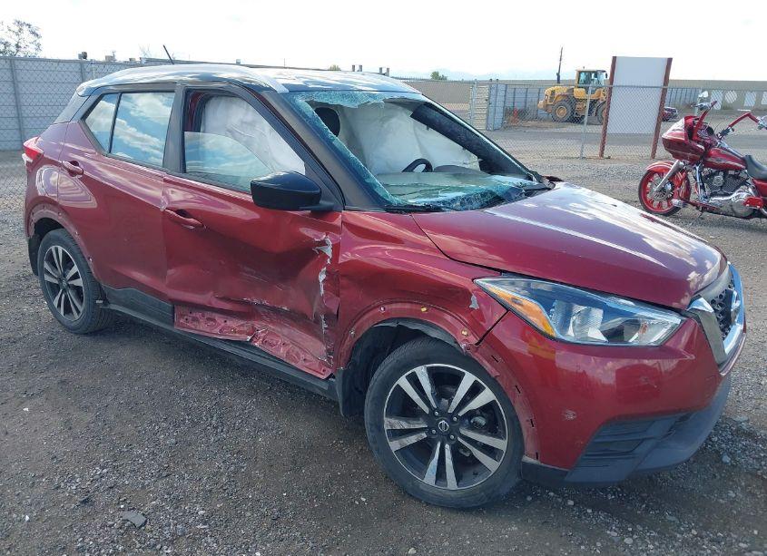 2019 Nissan Kicks SV (VIN 3N1CP5CU0KL560968) main photo