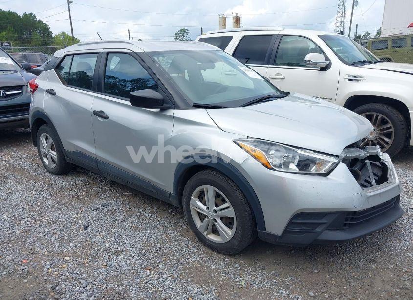 2018 Nissan Kicks S (VIN 3N1CP5CU1JL515911) main photo