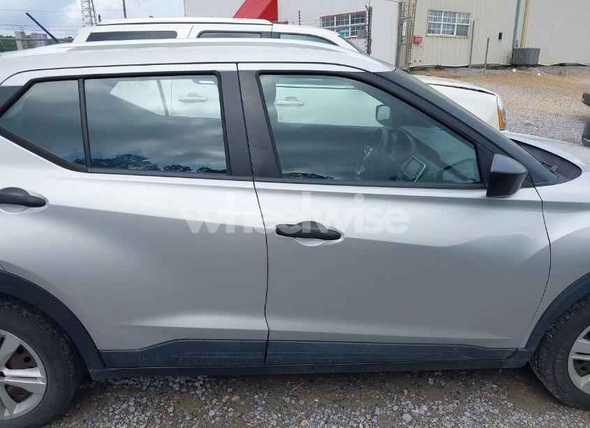 Photo 13 of 2018 Nissan Kicks S (VIN 3N1CP5CU1JL515911)