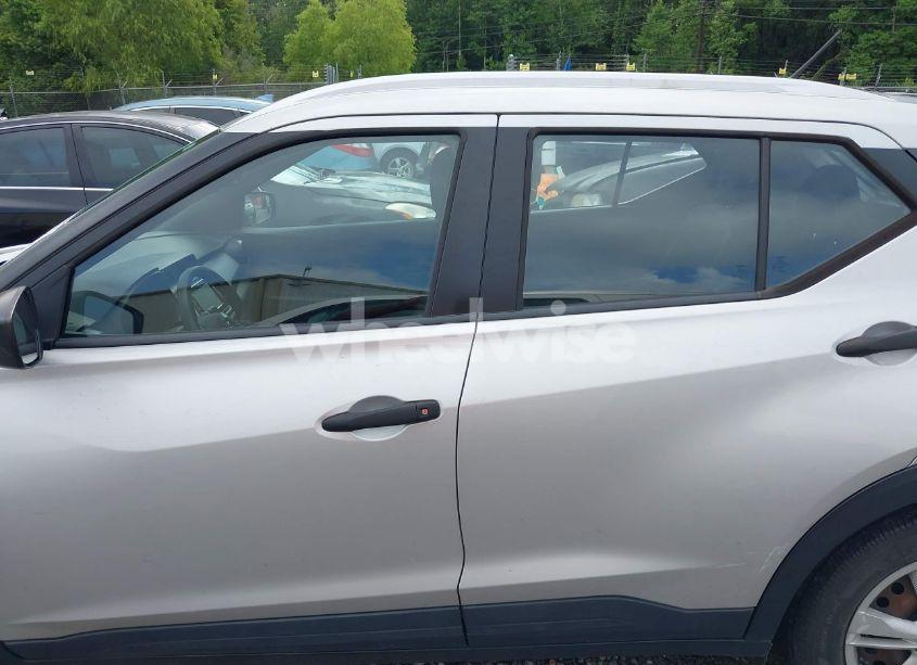 Photo 14 of 2018 Nissan Kicks S (VIN 3N1CP5CU1JL515911)