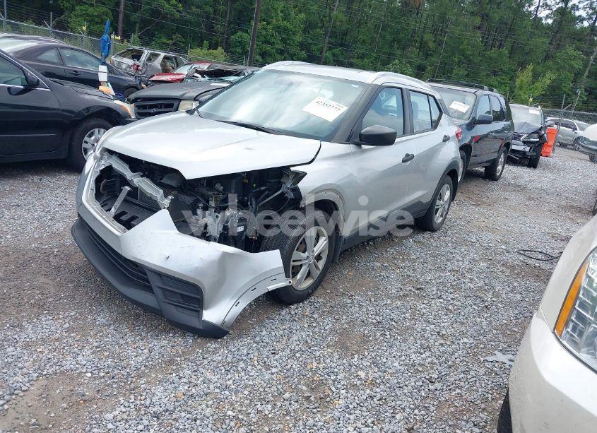 Photo 2 of 2018 Nissan Kicks S (VIN 3N1CP5CU1JL515911)