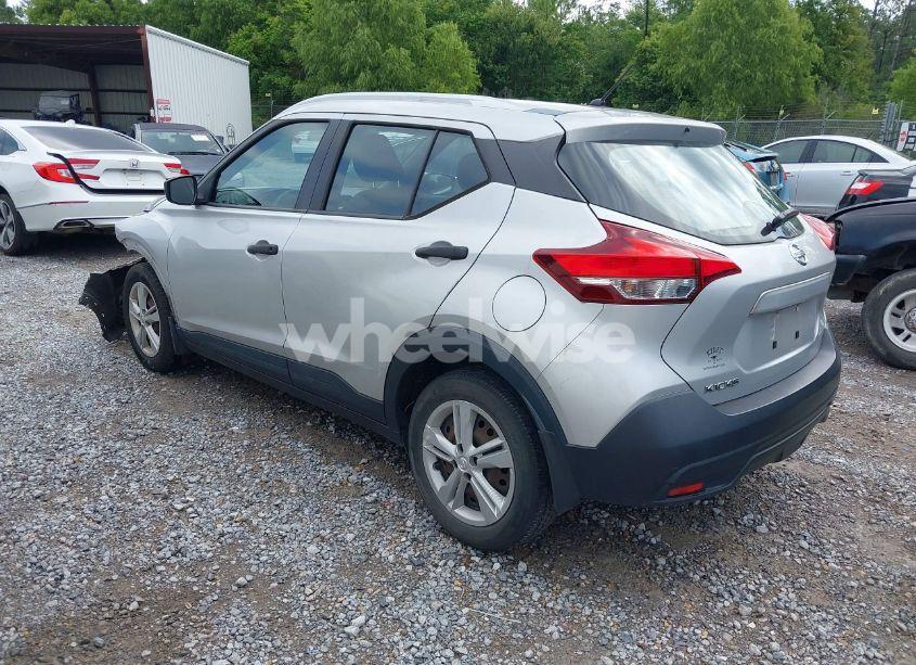 Photo 3 of 2018 Nissan Kicks S (VIN 3N1CP5CU1JL515911)