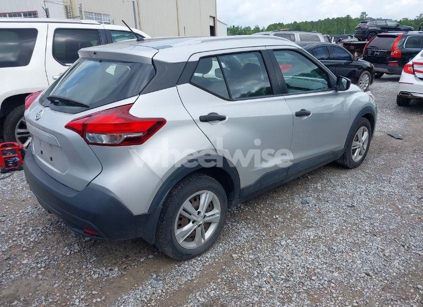 Photo 4 of 2018 Nissan Kicks S (VIN 3N1CP5CU1JL515911)