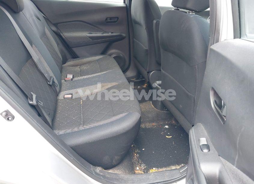 Photo 8 of 2018 Nissan Kicks S (VIN 3N1CP5CU1JL515911)