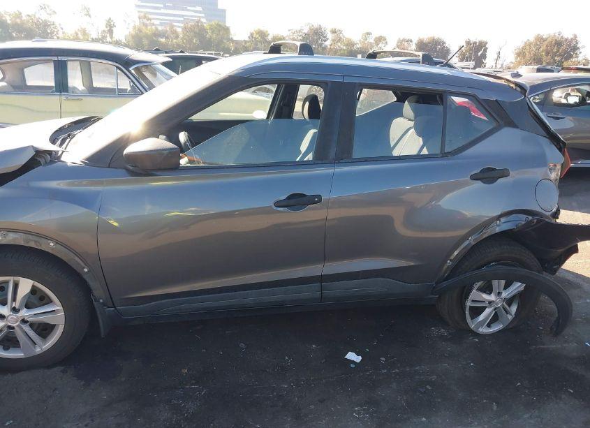 Photo 14 of 2018 Nissan Kicks S (VIN 3N1CP5CU1JL519019)