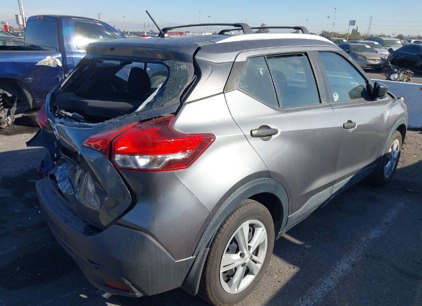 Photo 4 of 2018 Nissan Kicks S (VIN 3N1CP5CU1JL519019)
