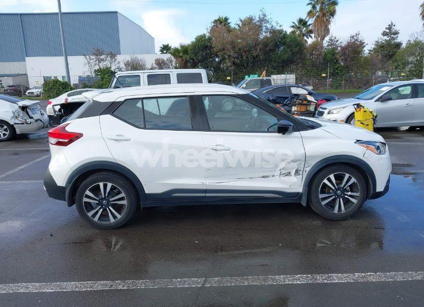 Photo 13 of 2018 Nissan Kicks SR (VIN 3N1CP5CU1JL521840)