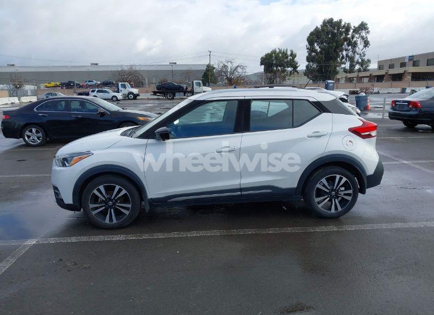 Photo 14 of 2018 Nissan Kicks SR (VIN 3N1CP5CU1JL521840)