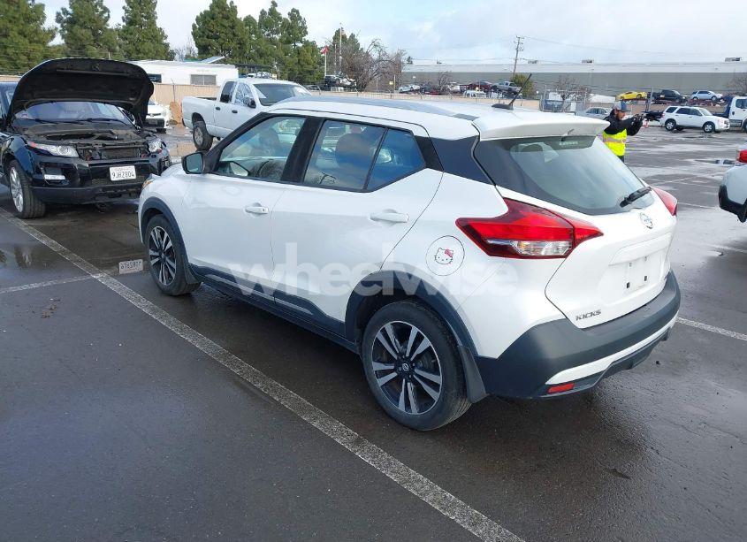 Photo 3 of 2018 Nissan Kicks SR (VIN 3N1CP5CU1JL521840)