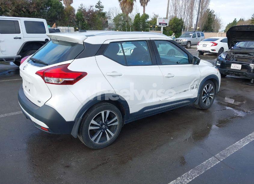 Photo 4 of 2018 Nissan Kicks SR (VIN 3N1CP5CU1JL521840)