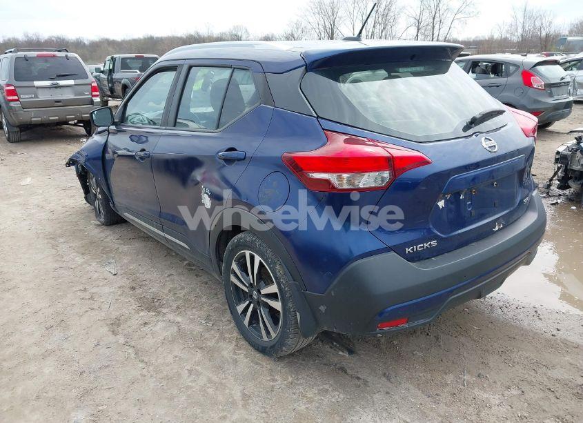Photo 3 of 2018 Nissan Kicks SR (VIN 3N1CP5CU1JL524897)