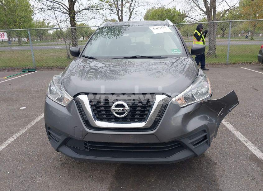 Photo 12 of 2018 Nissan Kicks S (VIN 3N1CP5CU1JL529081)