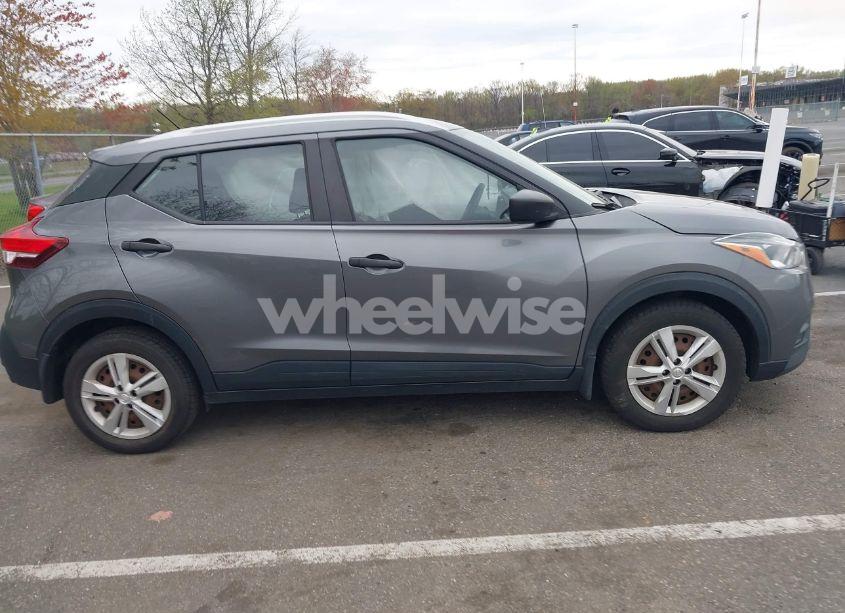 Photo 13 of 2018 Nissan Kicks S (VIN 3N1CP5CU1JL529081)