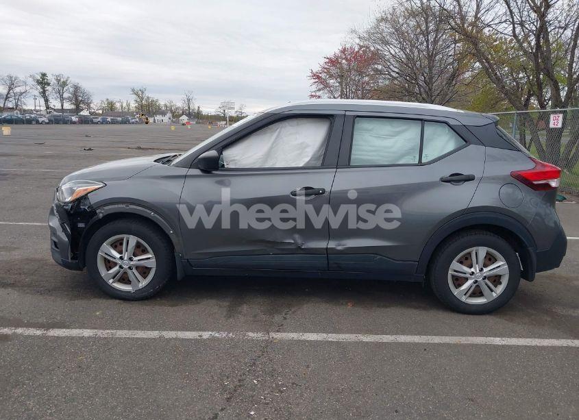 Photo 14 of 2018 Nissan Kicks S (VIN 3N1CP5CU1JL529081)