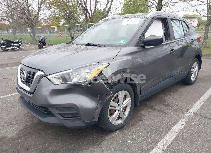 Photo 2 of 2018 Nissan Kicks S (VIN 3N1CP5CU1JL529081)