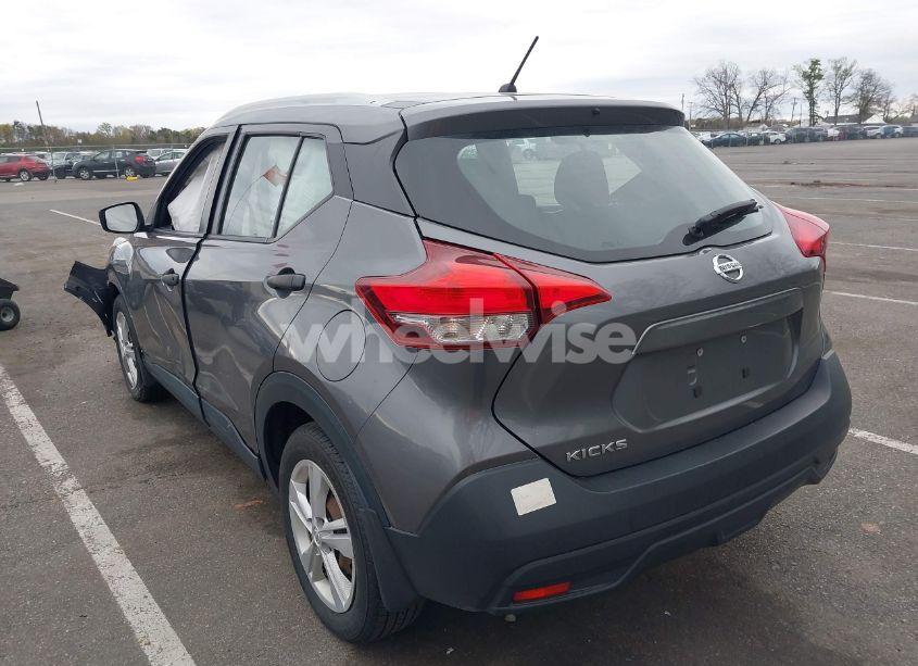 Photo 3 of 2018 Nissan Kicks S (VIN 3N1CP5CU1JL529081)