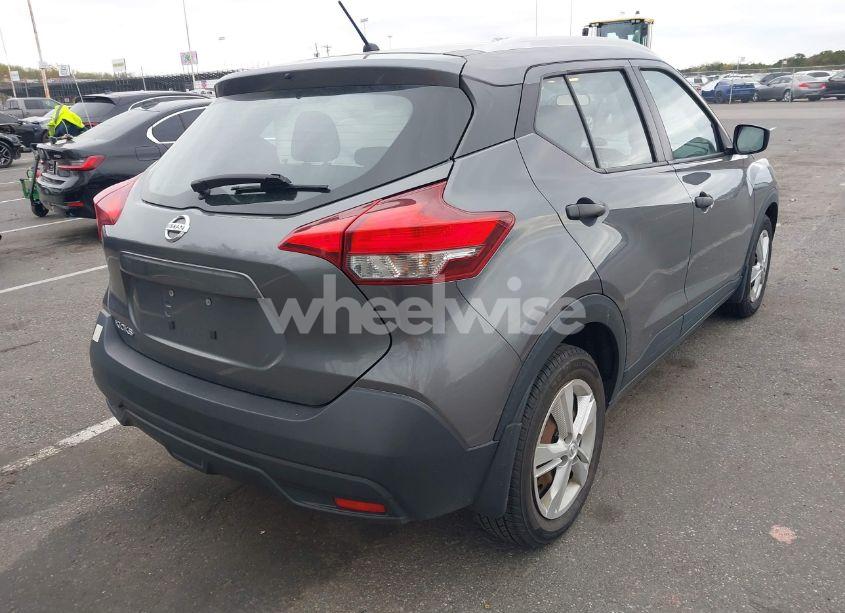 Photo 4 of 2018 Nissan Kicks S (VIN 3N1CP5CU1JL529081)