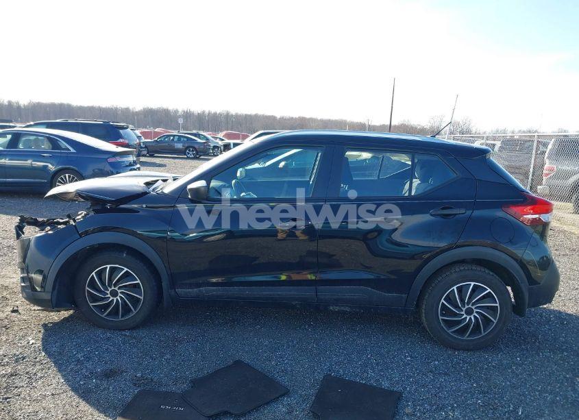 Photo 15 of 2018 Nissan Kicks S (VIN 3N1CP5CU1JL529839)