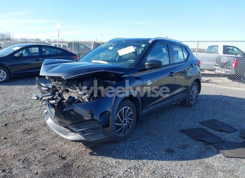 Photo 2 of 2018 Nissan Kicks S (VIN 3N1CP5CU1JL529839)