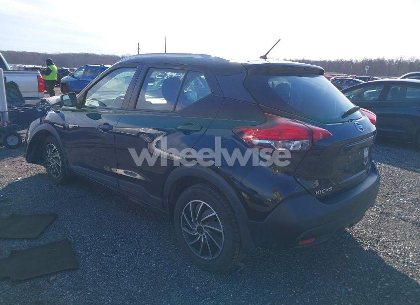 Photo 3 of 2018 Nissan Kicks S (VIN 3N1CP5CU1JL529839)