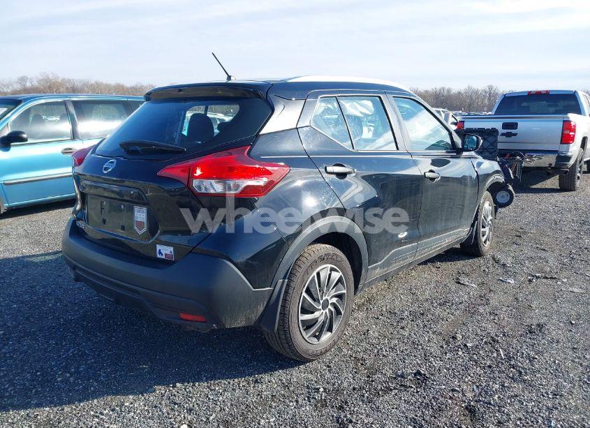 Photo 4 of 2018 Nissan Kicks S (VIN 3N1CP5CU1JL529839)