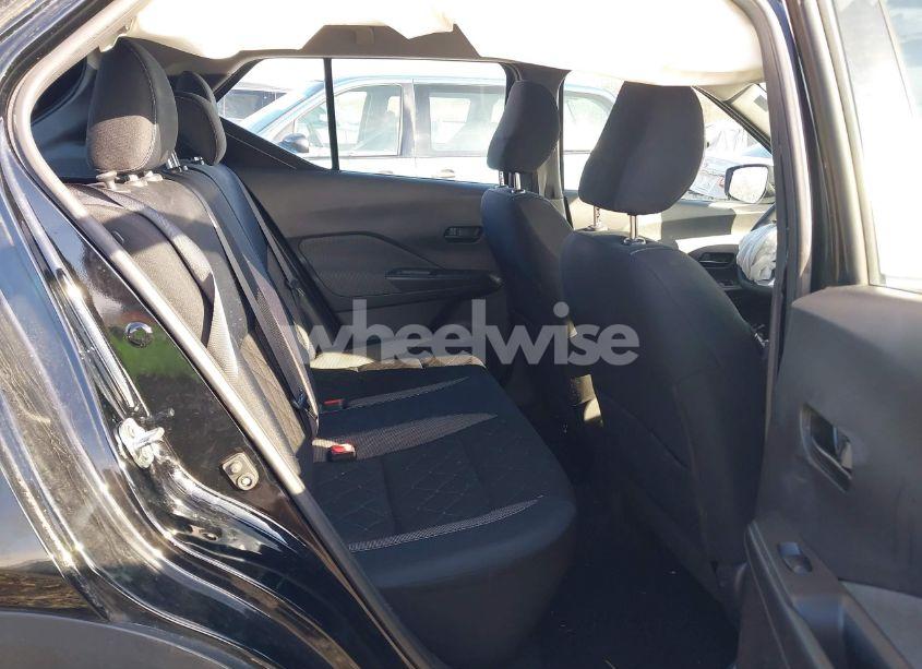 Photo 8 of 2018 Nissan Kicks S (VIN 3N1CP5CU1JL529839)