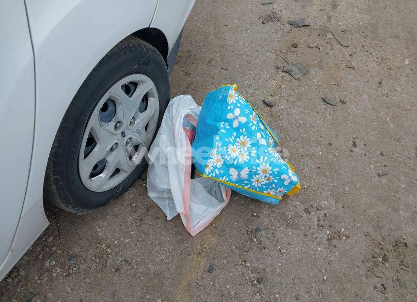 Photo 12 of 2018 Nissan Kicks SV (VIN 3N1CP5CU1JL533504)