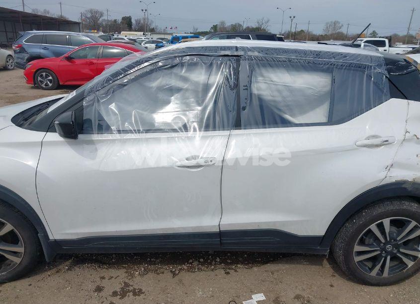 Photo 15 of 2018 Nissan Kicks SV (VIN 3N1CP5CU1JL533504)